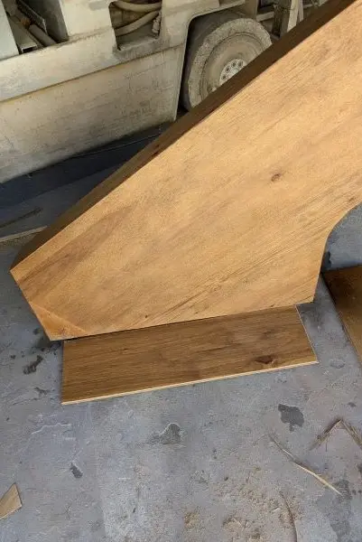 Color-matching staircase stringers to floor